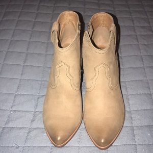 Tan low boot, only worn once